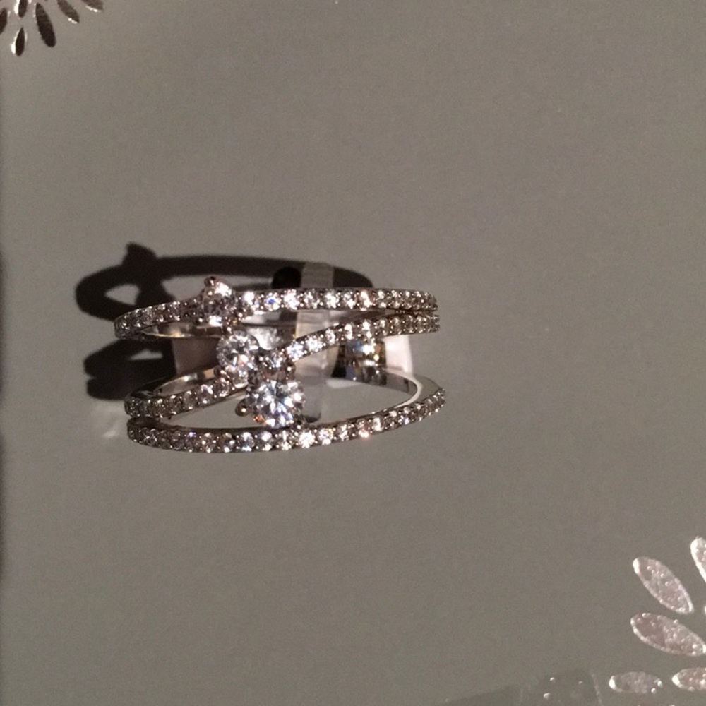 FLEUR cubic zirconia crossover ring - Picture 2 of 4